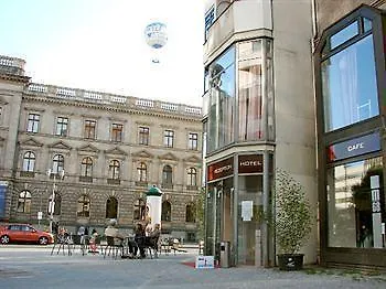 **  Hotel M68 Berlin Almanya